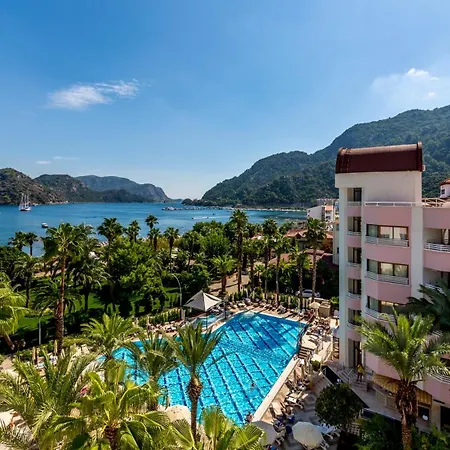 Aqua ホテル マルマリス