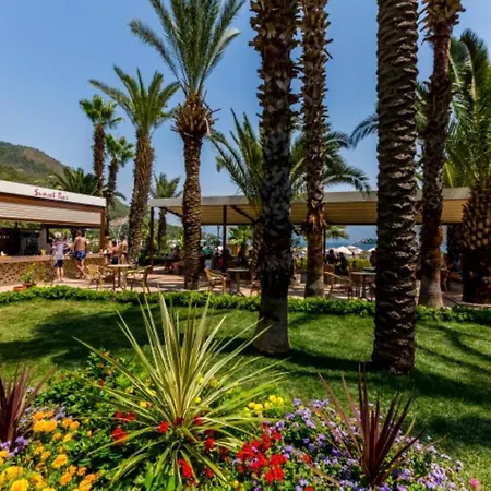 Aqua ホテル マルマリス