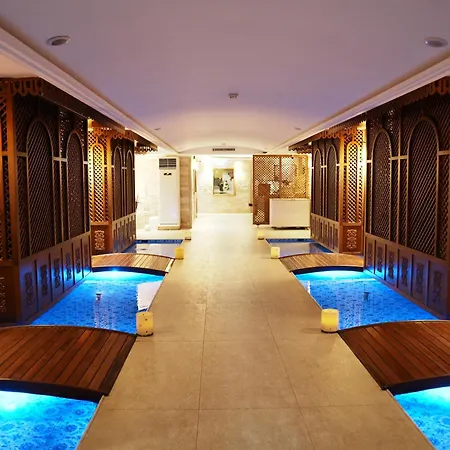 Aqua ホテル 5*