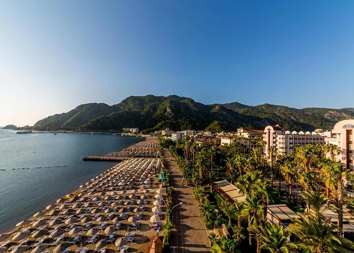 Aqua ホテル マルマリス